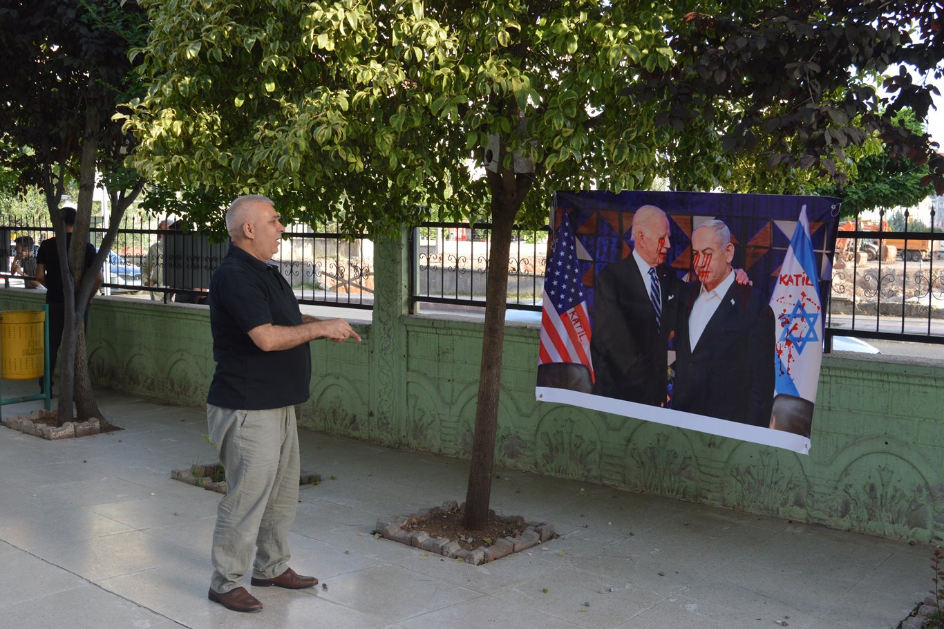 Siirt'te işgal rejiminin sözde başbakanı Netanyahu ve ABD Başkanı Biden taşlandı