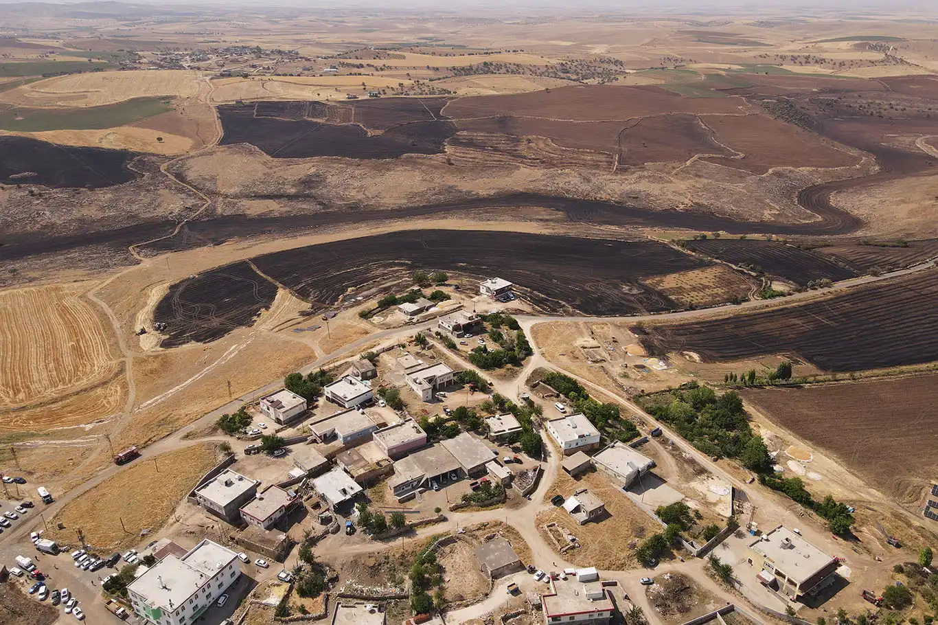 Diyarbakır ve Mardin'deki anız ve örtü yangının boyutu drone ile görüntülendi Diyarbakır ve Mardin'deki anız ve örtü yangının boyutu drone ile görüntülendi