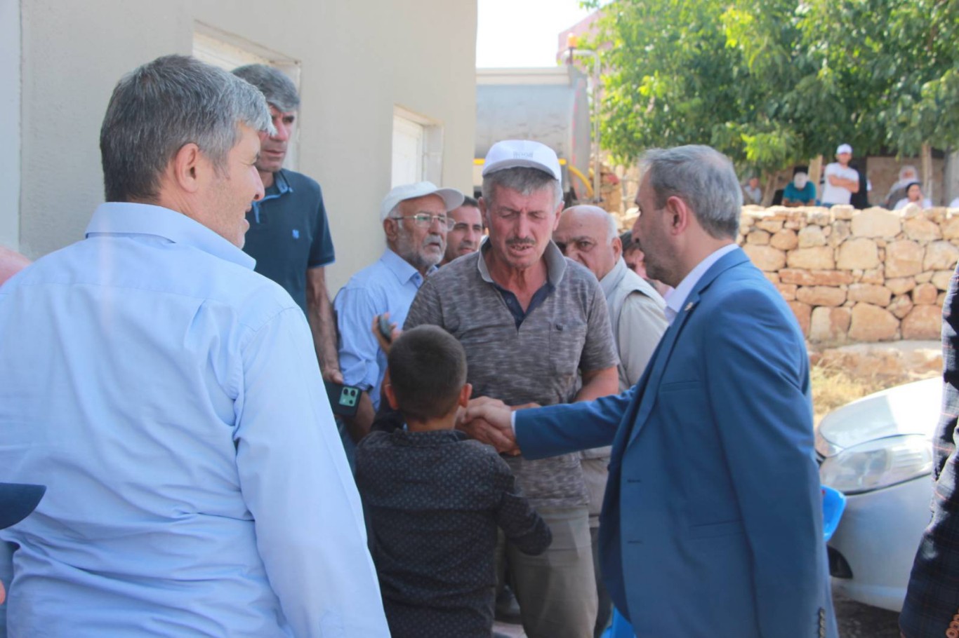 HÜDA PAR Genel Sekreteri ve Gaziantep Milletvekili Şehzade Demir, yangından etkilenen köyleri ziyaret etti.