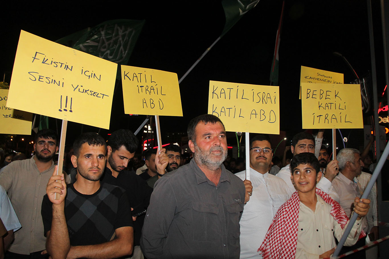 Diyarbakır'da halkın Gazze için süresiz direniş nöbeti devam ediyor