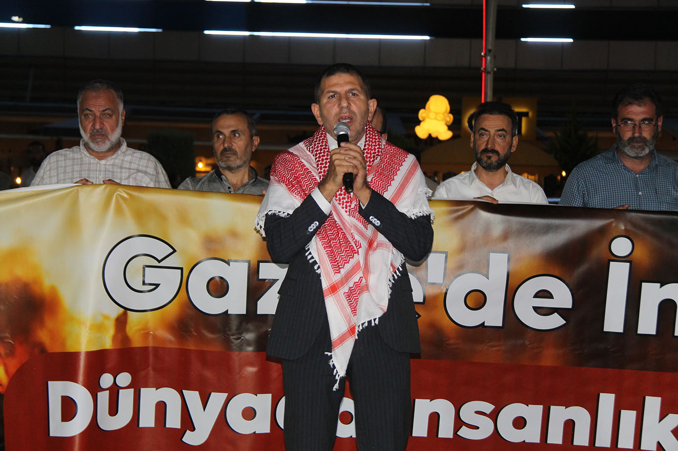 Diyarbakır'da halkın Gazze için süresiz direniş nöbeti devam ediyor