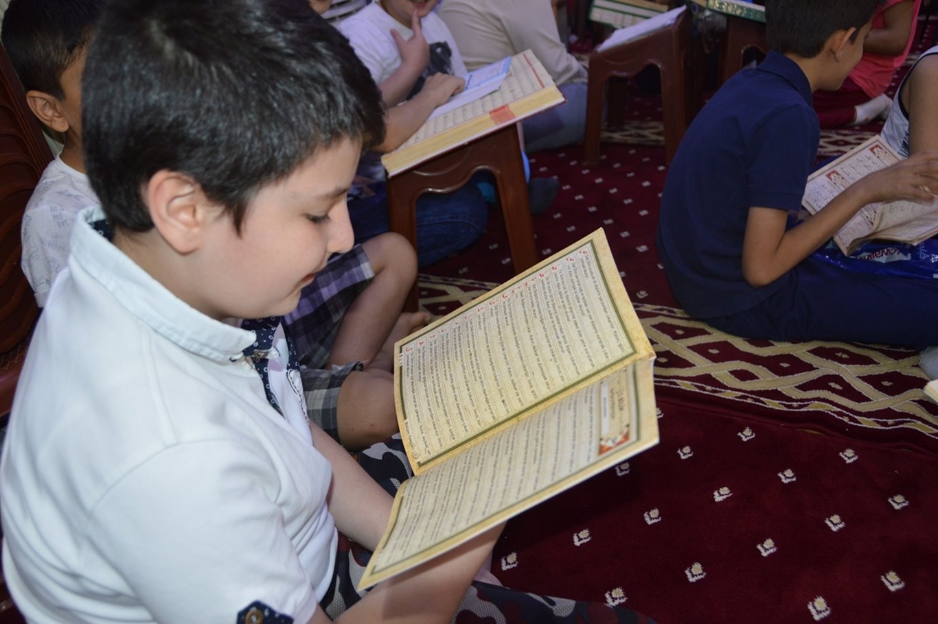 "Geleceğimiz, gönlü camiye bağlı gençliği oluşturmakla ihya olur"