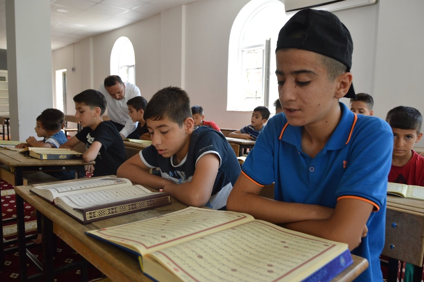 "Geleceğimiz, gönlü camiye bağlı gençliği oluşturmakla ihya olur"