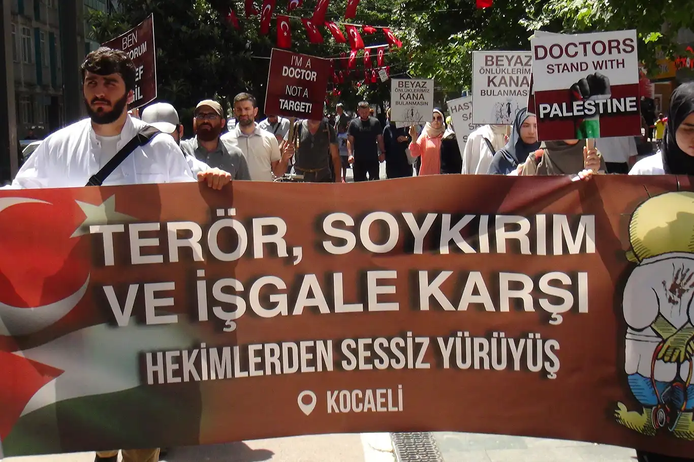 Hekim ve sağlık çalışanlarının Gazze yürüyüşü 32. haftasında Hekim ve sağlık çalışanlarının Gazze yürüyüşü 32. haftasında