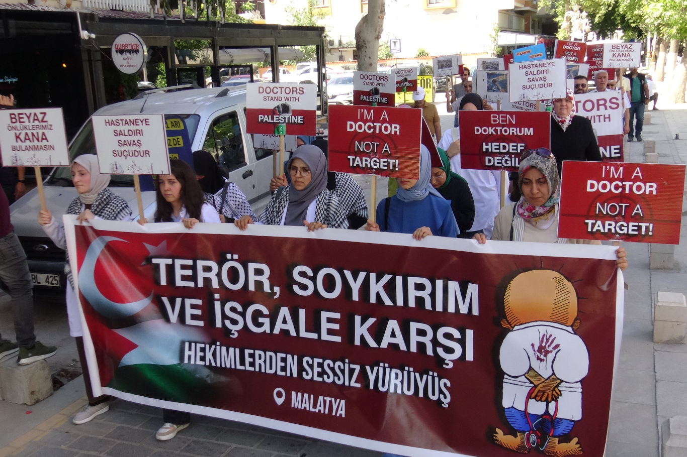 Hekimler ve Sağlık çalışanları: Gazze, karanlığa gömülmüş dünyada bize ışık oldu