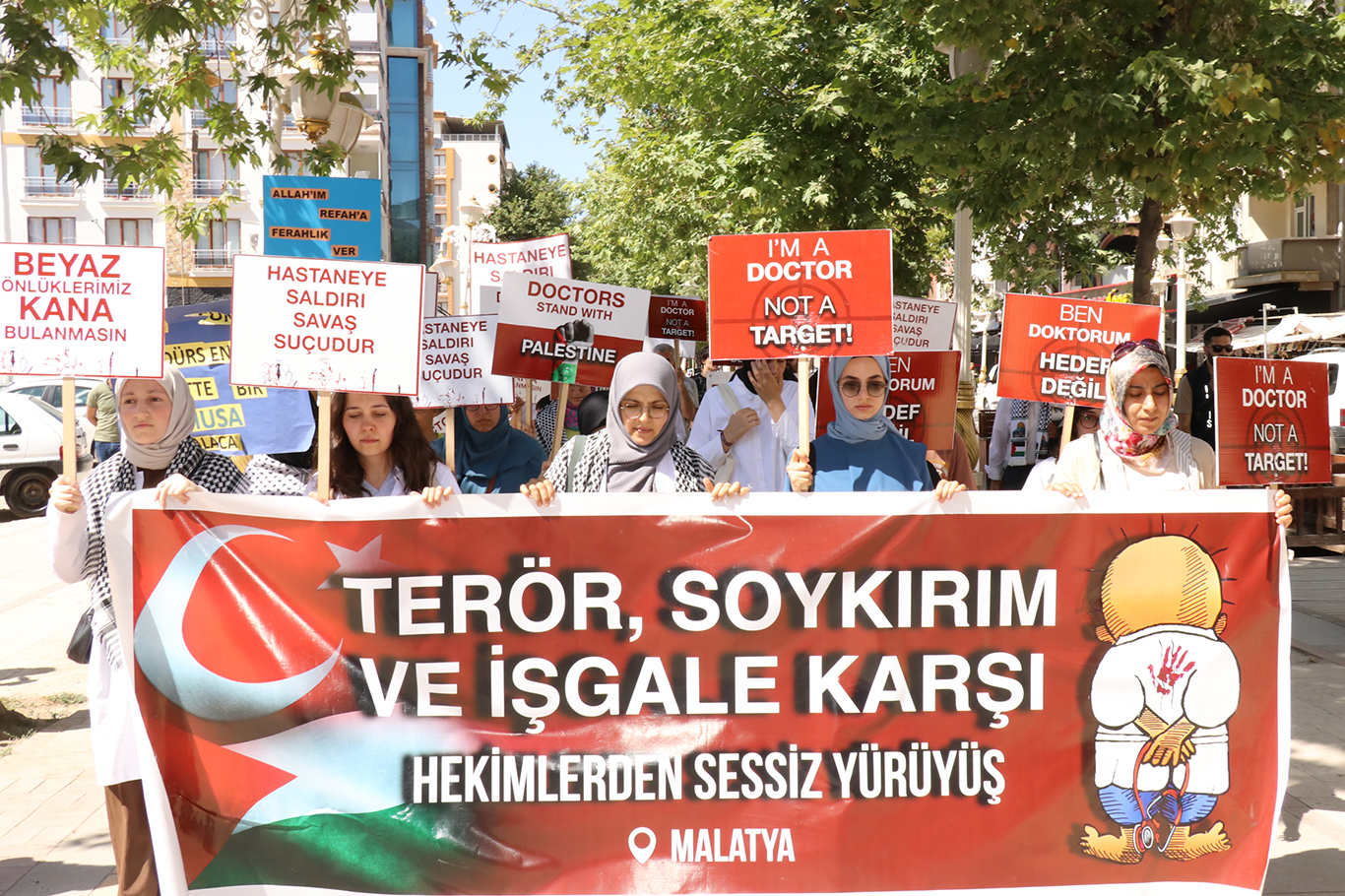 Hekimler ve sağlık çalışanları: Gazze, karanlığa gömülmüş dünyada bize ışık oldu