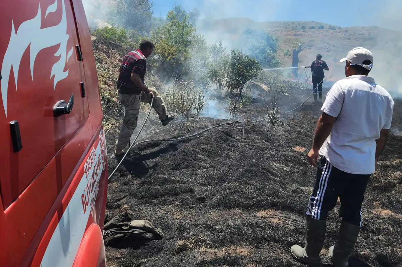 Malatya'da birçok farklı noktada yangın Malatya'da birçok farklı noktada yangın
