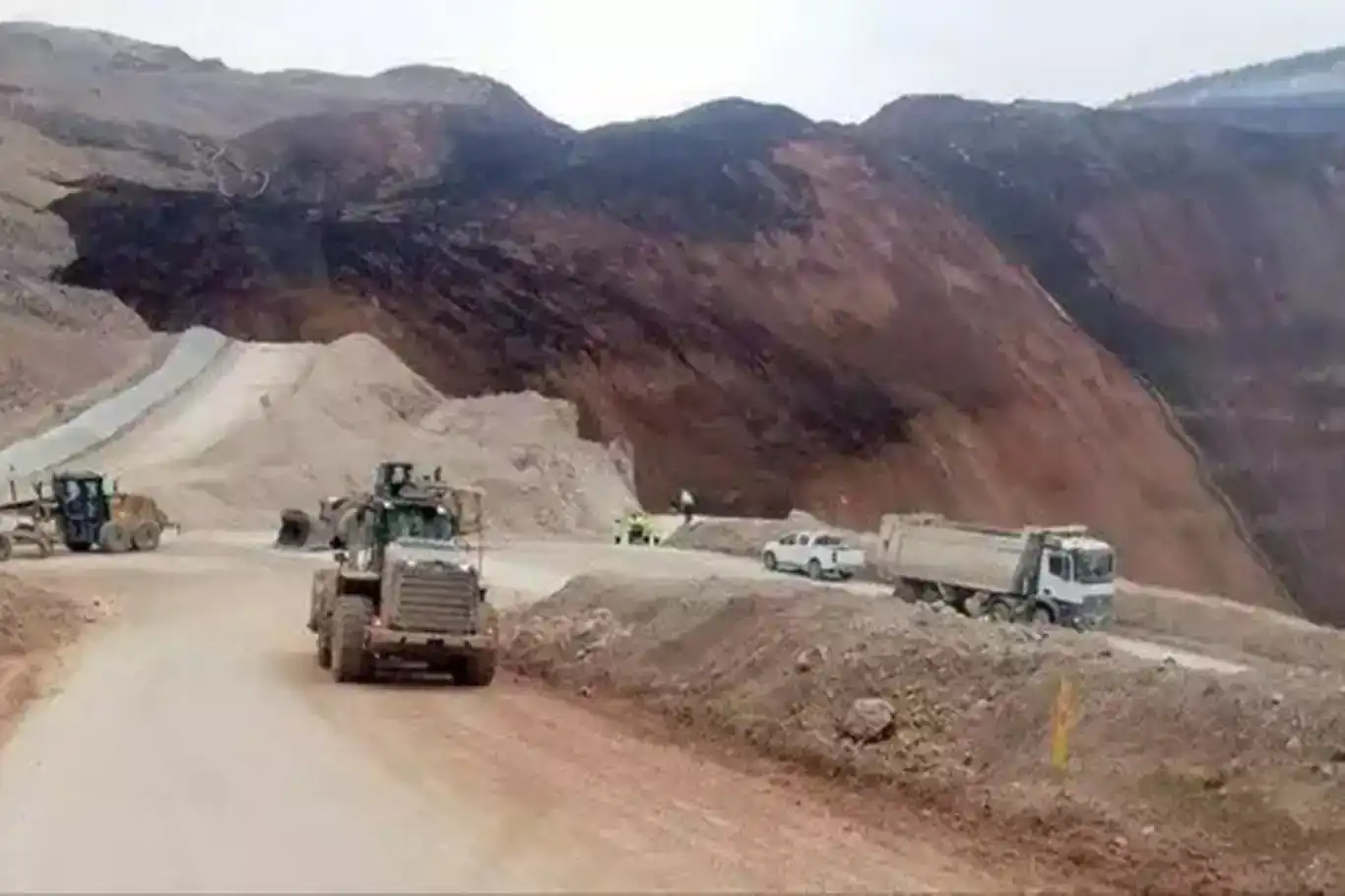 Erzincan'da yaşanan heyelanda bir cenazeye daha ulaşıldı Erzincan'da yaşanan heyelanda bir cenazeye daha ulaşıldı