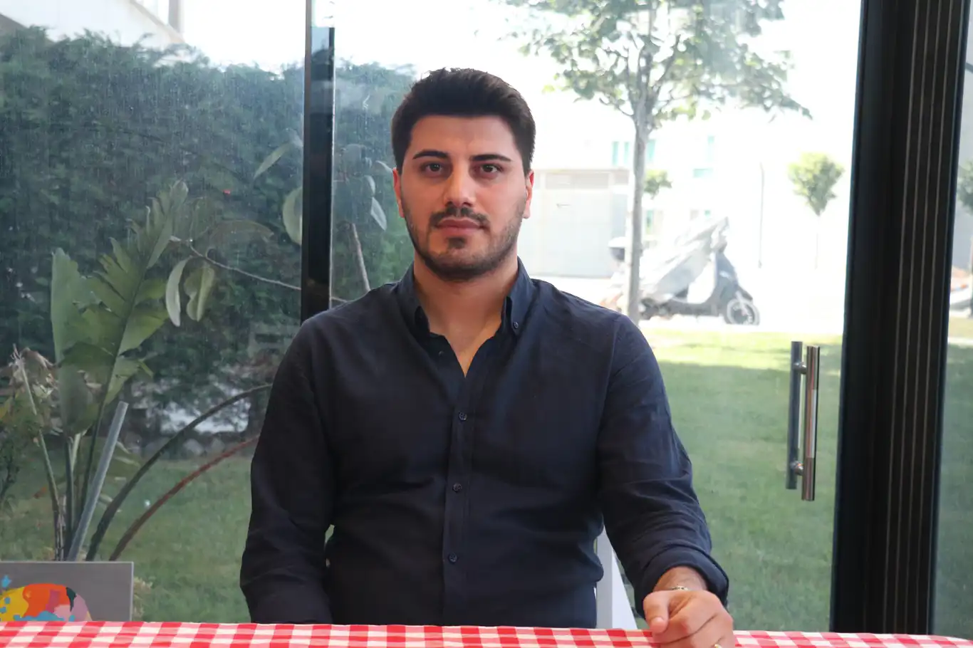 Sürekli selfie çekip paylaşmak ruhsal hastalığın habercisi mi? Sürekli selfie çekip paylaşmak ruhsal hastalığın habercisi mi?