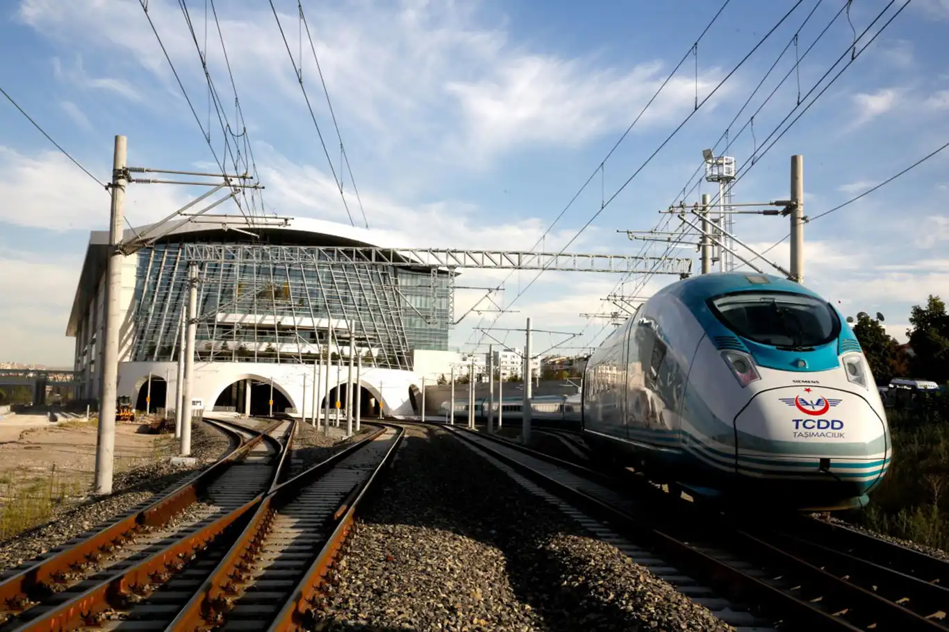 İstanbul-Sivas YHT Hattı'nı bir ayda 55 bin yolcu kullandı İstanbul-Sivas YHT Hattı'nı bir ayda 55 bin yolcu kullandı