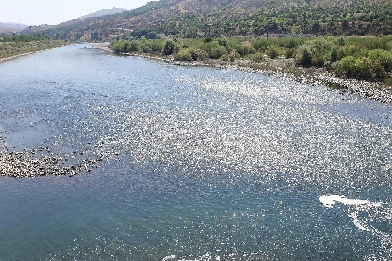 Murat Nehri'nin sularına kapılan 14 yaşındaki çocuktan haber alınamıyor Murat Nehri'nin sularına kapılan 14 yaşındaki çocuktan haber alınamıyor