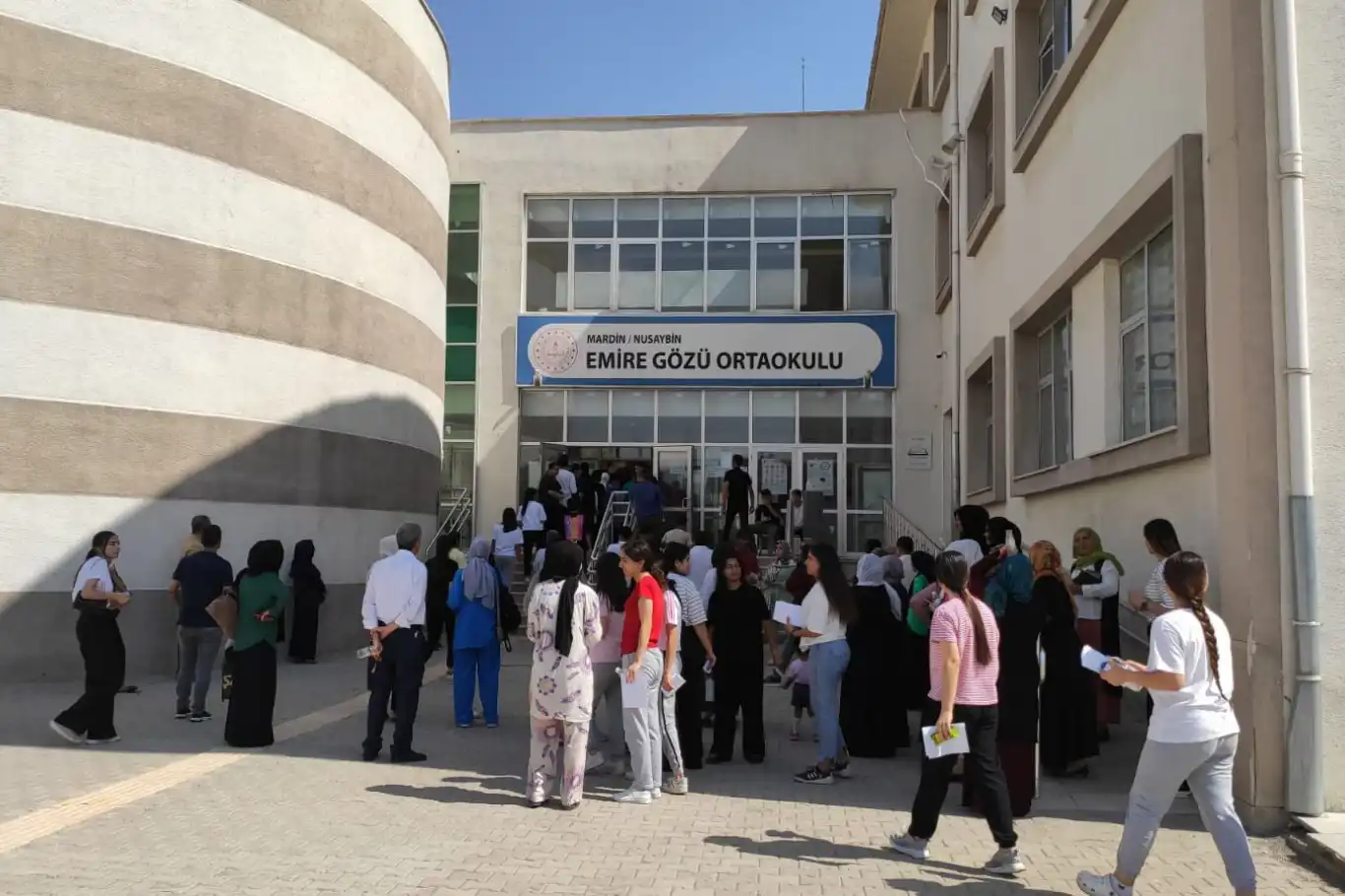 Nusaybin'de 46 okulda YKS sınavına giren binlerce öğrenci ter döktü Nusaybin'de 46 okulda YKS sınavına giren binlerce öğrenci ter döktü