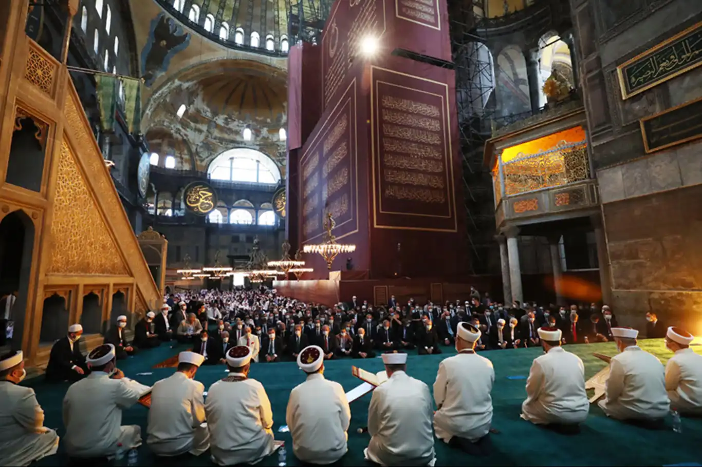 Ayasofya Camii'nin ibadete açılmasının üzerinden 4 yıl geçti Ayasofya Camii'nin ibadete açılmasının üzerinden 4 yıl geçti