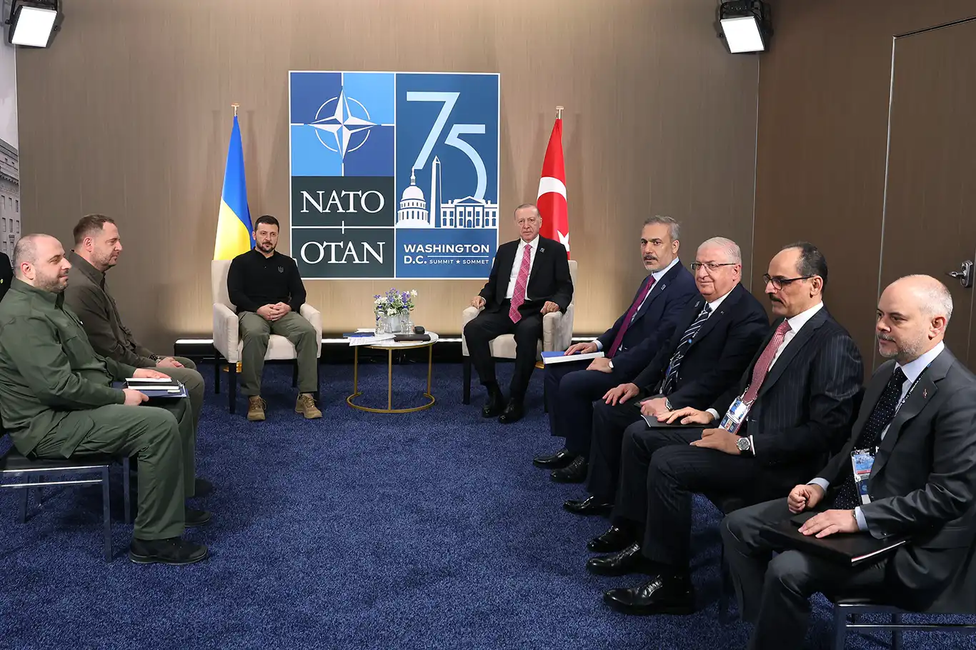 Cumhurbaşkanı Erdoğan ile Ukrayna Devlet Başkanı Zelenskiy Washington'da görüştü Cumhurbaşkanı Erdoğan ile Ukrayna Devlet Başkanı Zelenskiy Washington'da görüştü