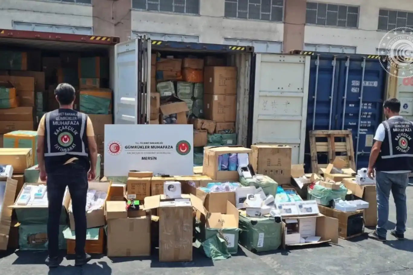 Ticaret Bakanlığından Mersin ve İstanbul’da kaçak eşya operasyonu Ticaret Bakanlığından Mersin ve İstanbul’da kaçak eşya operasyonu