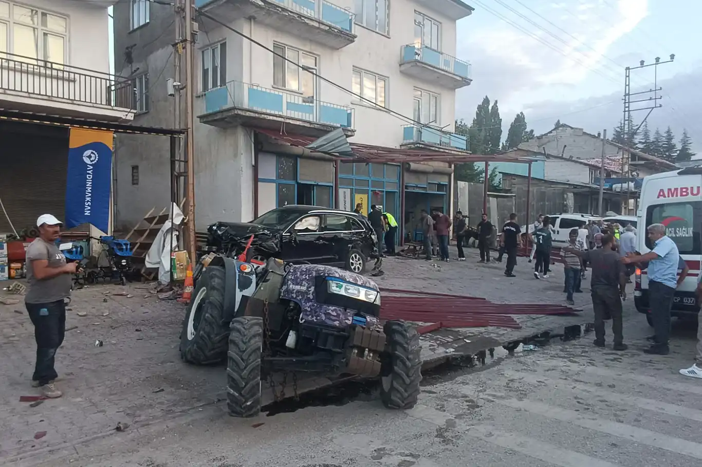 Malatya'da zincirleme kaza: 2'si ağır 4 yaralı Malatya'da zincirleme kaza: 2'si ağır 4 yaralı