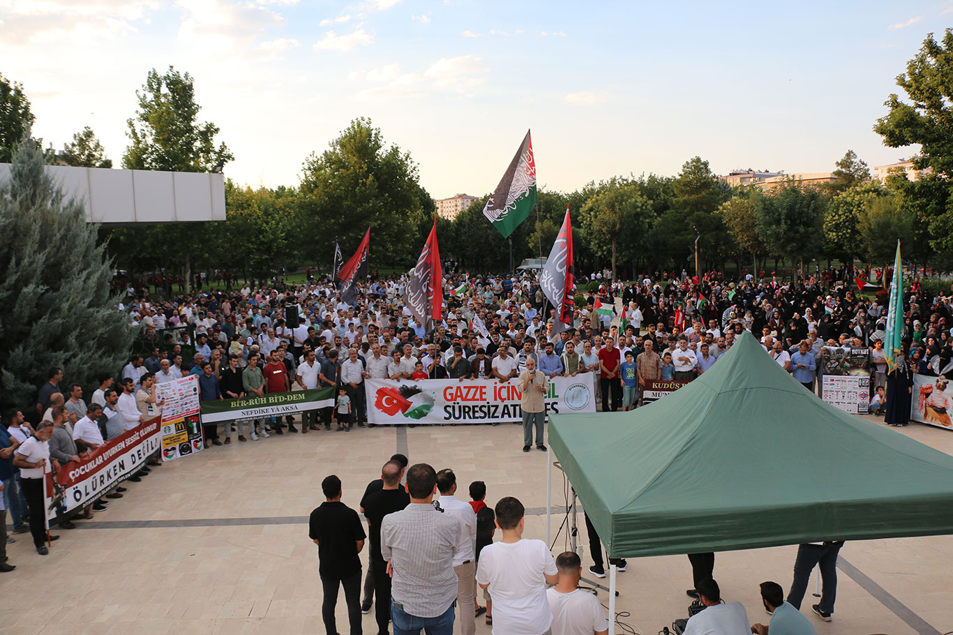 Diyarbakır İslami STK'lardan "Gazze İçin Yürüyoruz" etkinliği 