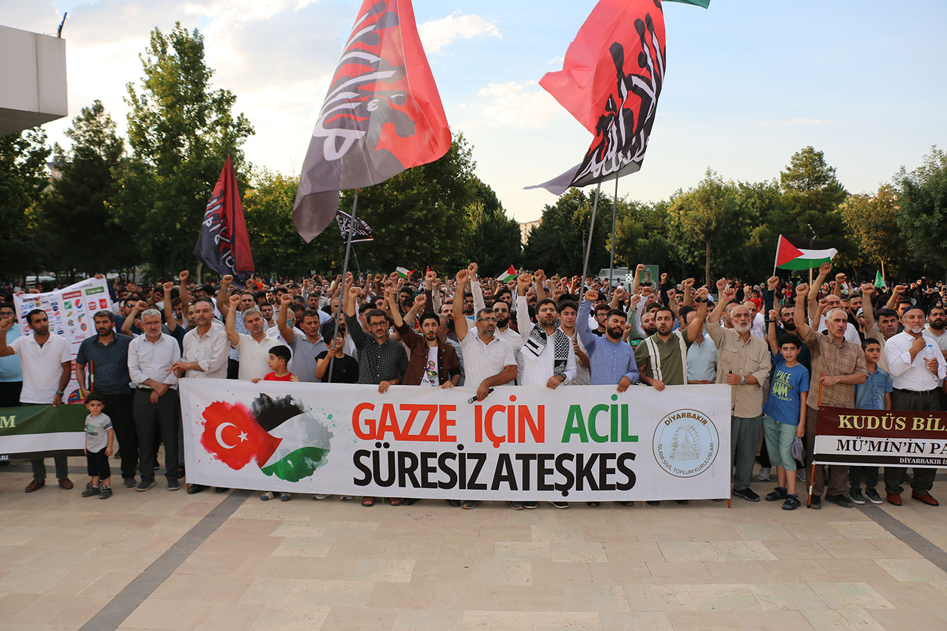 Diyarbakır İslami STK'lardan "Gazze İçin Yürüyoruz" etkinliği 