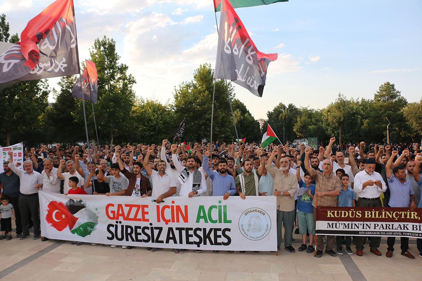 Diyarbakır İslami STK'lardan "Gazze İçin Yürüyoruz" etkinliği 