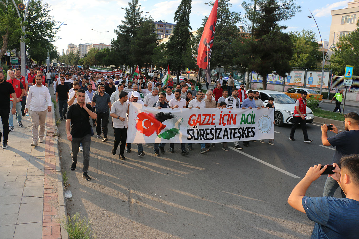 Diyarbakır İslami STK'lardan "Gazze İçin Yürüyoruz" etkinliği 