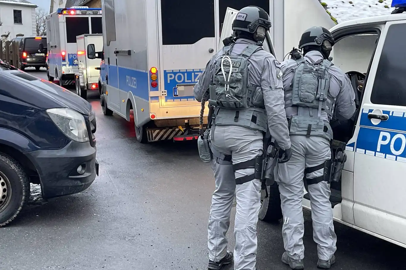 Almanya'da silahlı saldırı: 2 ölü, 2 ağır yaralı Almanya'da silahlı saldırı: 2 ölü, 2 ağır yaralı