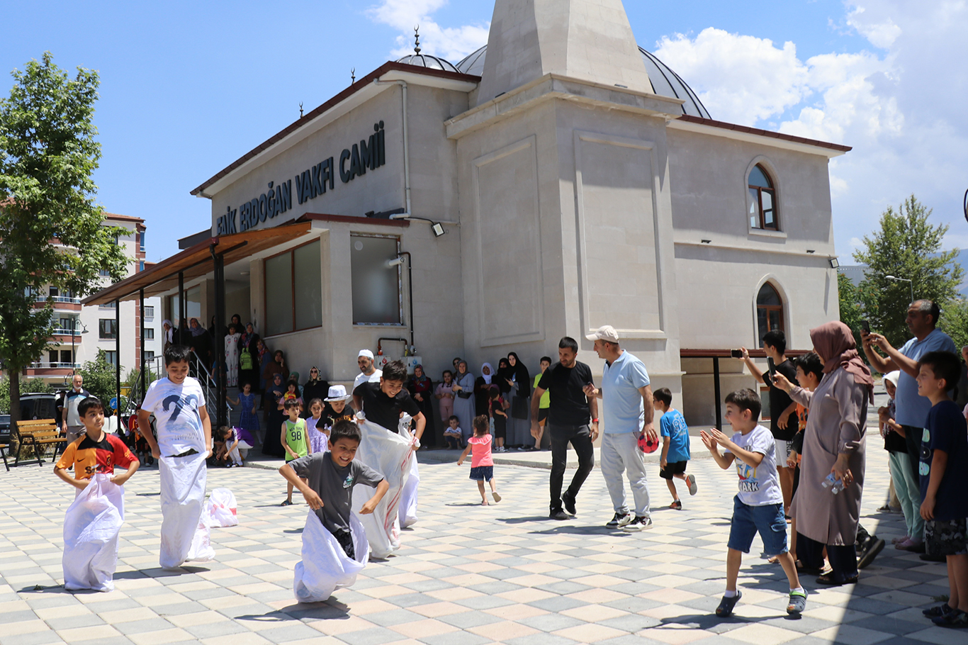 Dedeler torunlarıyla yaz Kur'an kursunda buluştu