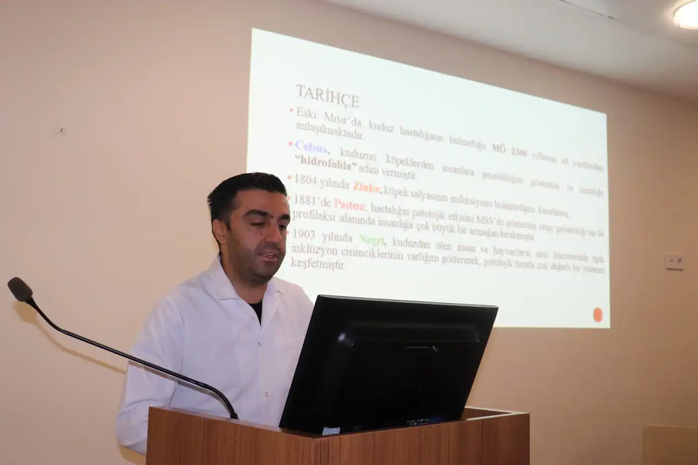 Doç. Dr. Çelik, kuduz hastalığına karşı uyarıda bulundu Doç. Dr. Çelik, kuduz hastalığına karşı uyarıda bulundu