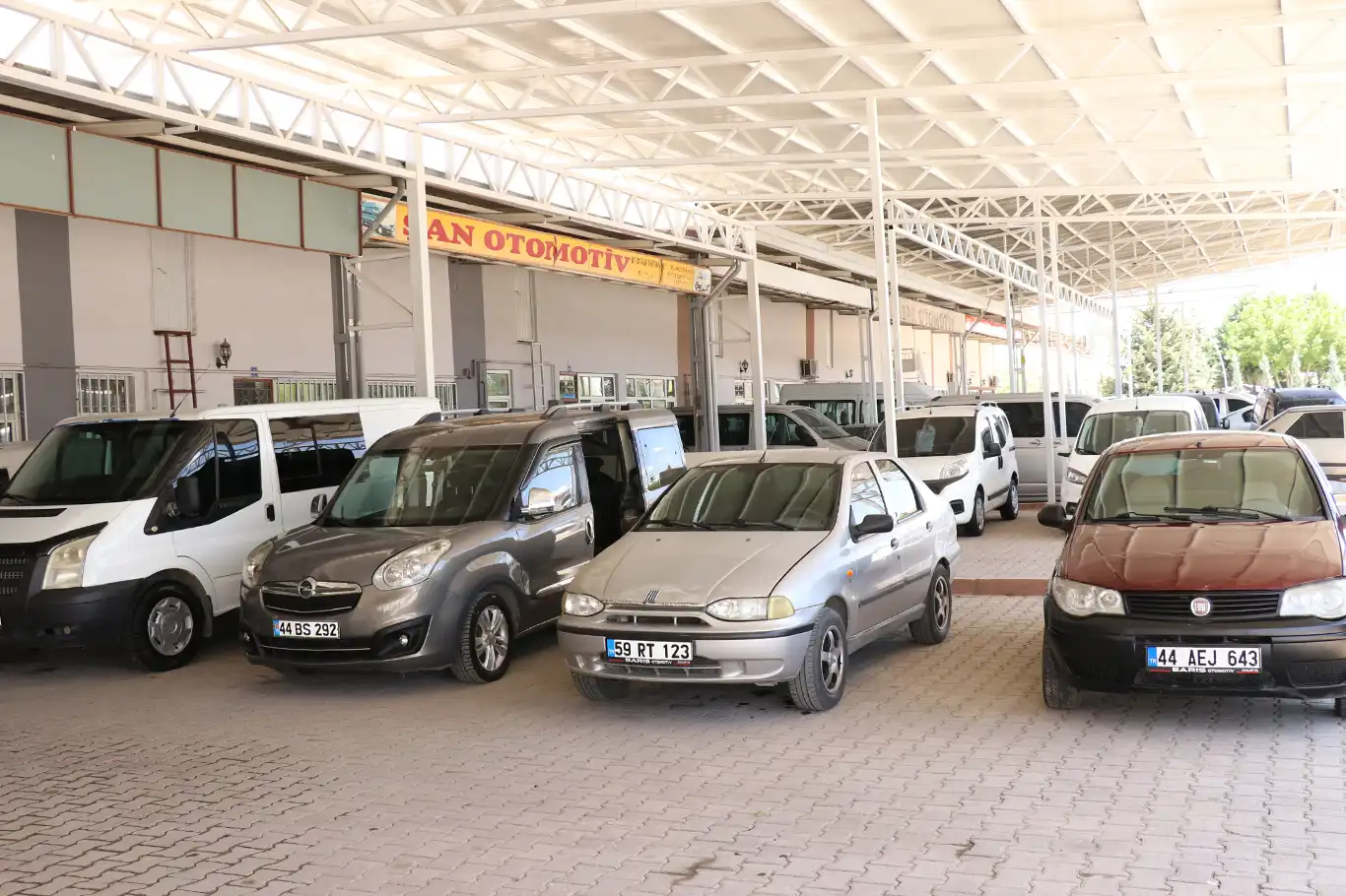 Galerici esnafı: Faizlerin yükselmesi bizleri iş yapamaz hale getirdi