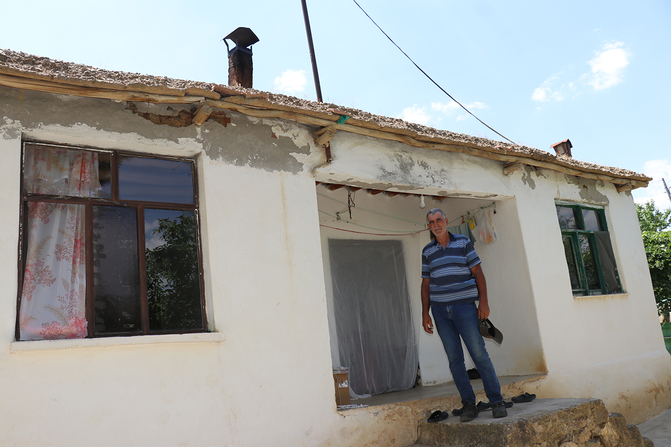 Depremzede Sekman: TOKİ bize ev yaptı ama merdiveni yok! 