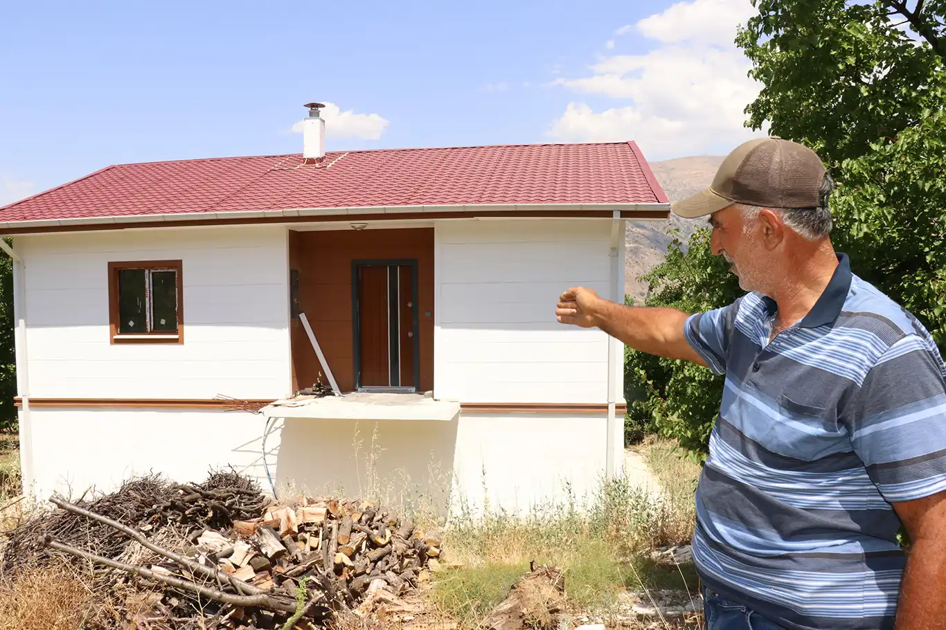 Depremzede Sekman: TOKİ bize ev yaptı ama merdiveni yok! Depremzede Sekman: TOKİ bize ev yaptı ama merdiveni yok!