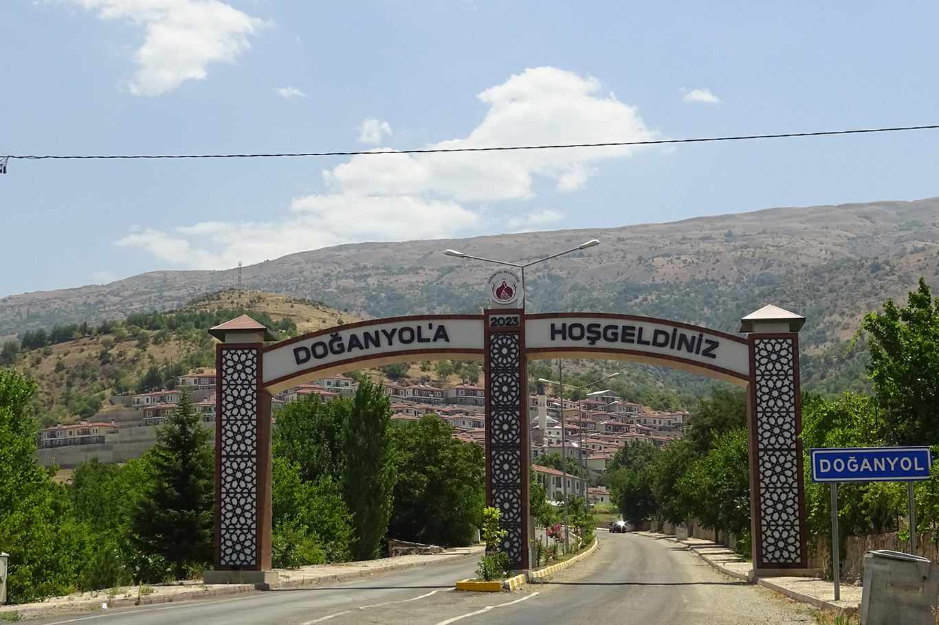 Depremzede Sekman: TOKİ bize ev yaptı ama merdiveni yok! 