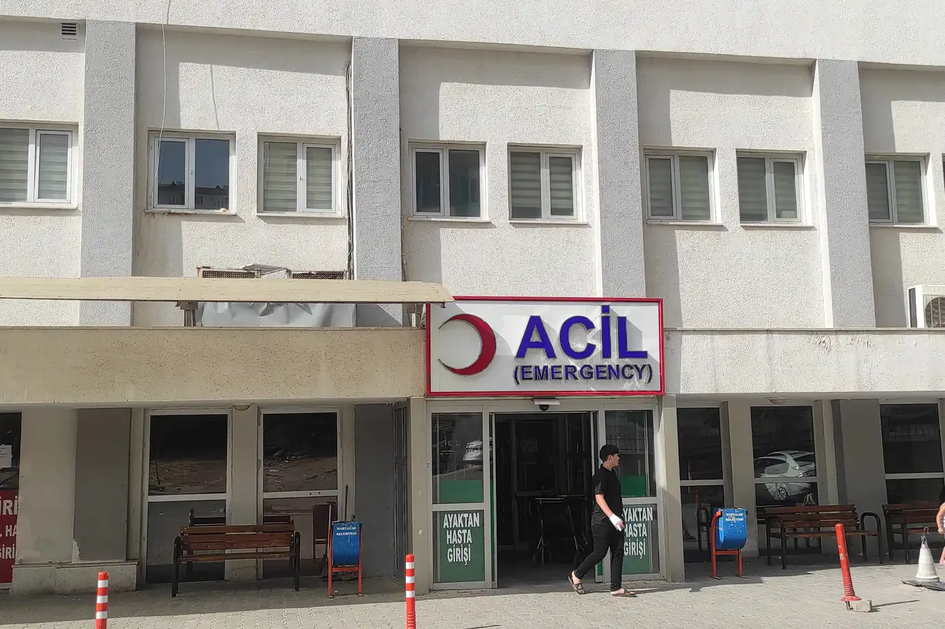 Siirt'te traktör devrildi: 2'si ağır, 7 yaralı