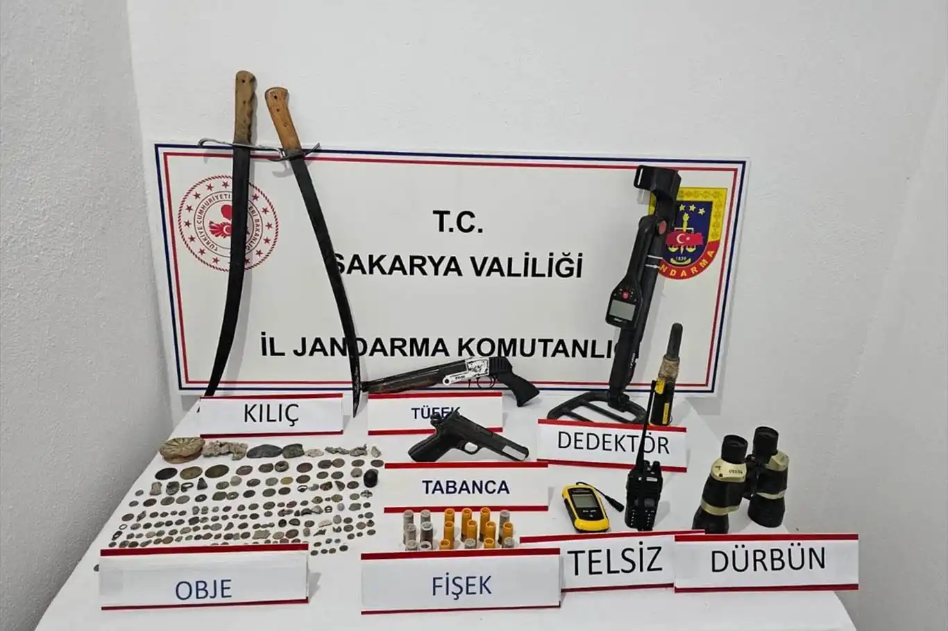 Sakarya'da 150 adet tarihi sikke ele geçirildi Sakarya'da 150 adet tarihi sikke ele geçirildi