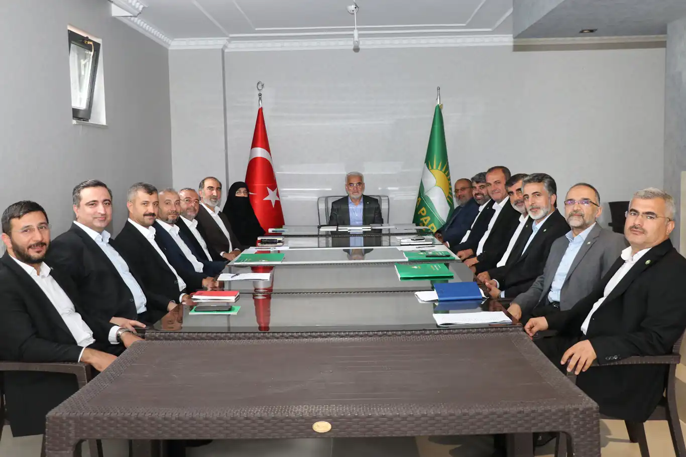 HÜDA PAR'ın yeni Başkanlık Divanı'nda görev dağılımı belli oldu HÜDA PAR'ın yeni Başkanlık Divanı'nda görev dağılımı belli oldu