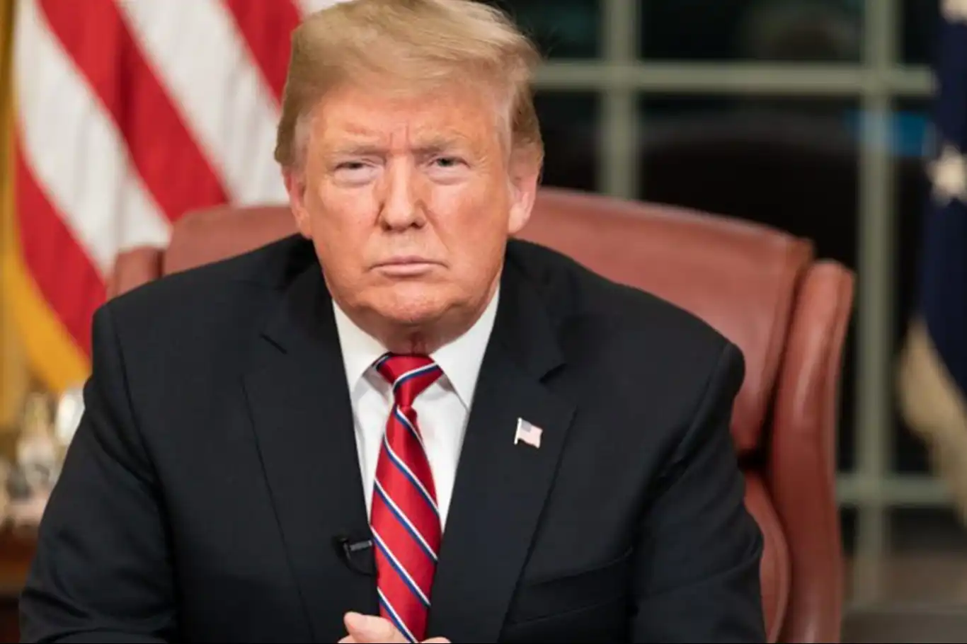 Trump'ın suikast girişiminde kulağına isabet eden şeyin kurşun olduğu teyit edildi Trump'ın suikast girişiminde kulağına isabet eden şeyin kurşun olduğu teyit edildi