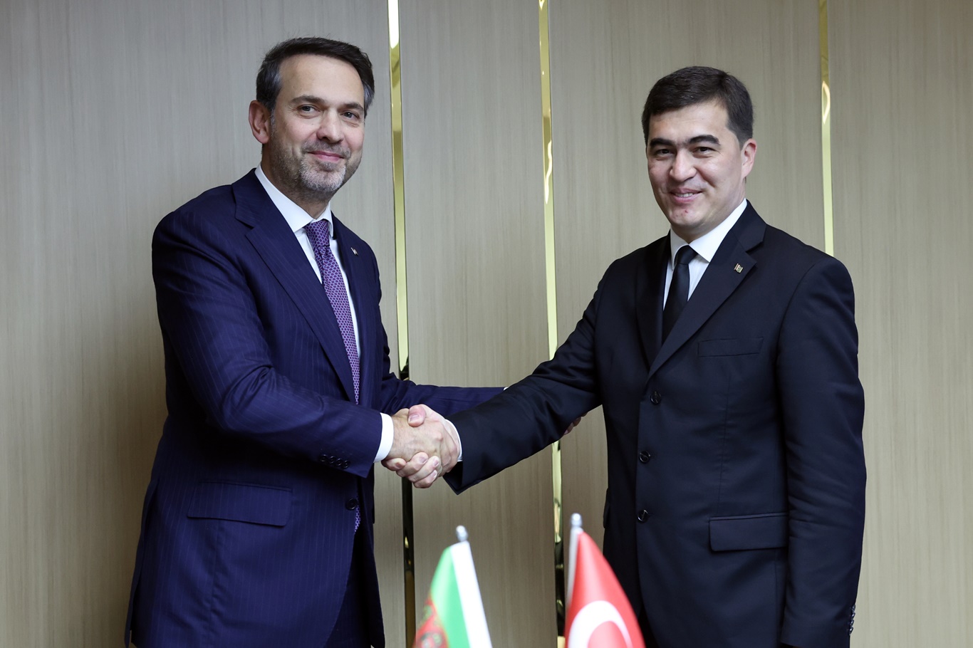 Bakan Bayraktar, Türkmenistan'da temaslarda bulundu Bakan Bayraktar, Türkmenistan'da temaslarda bulundu