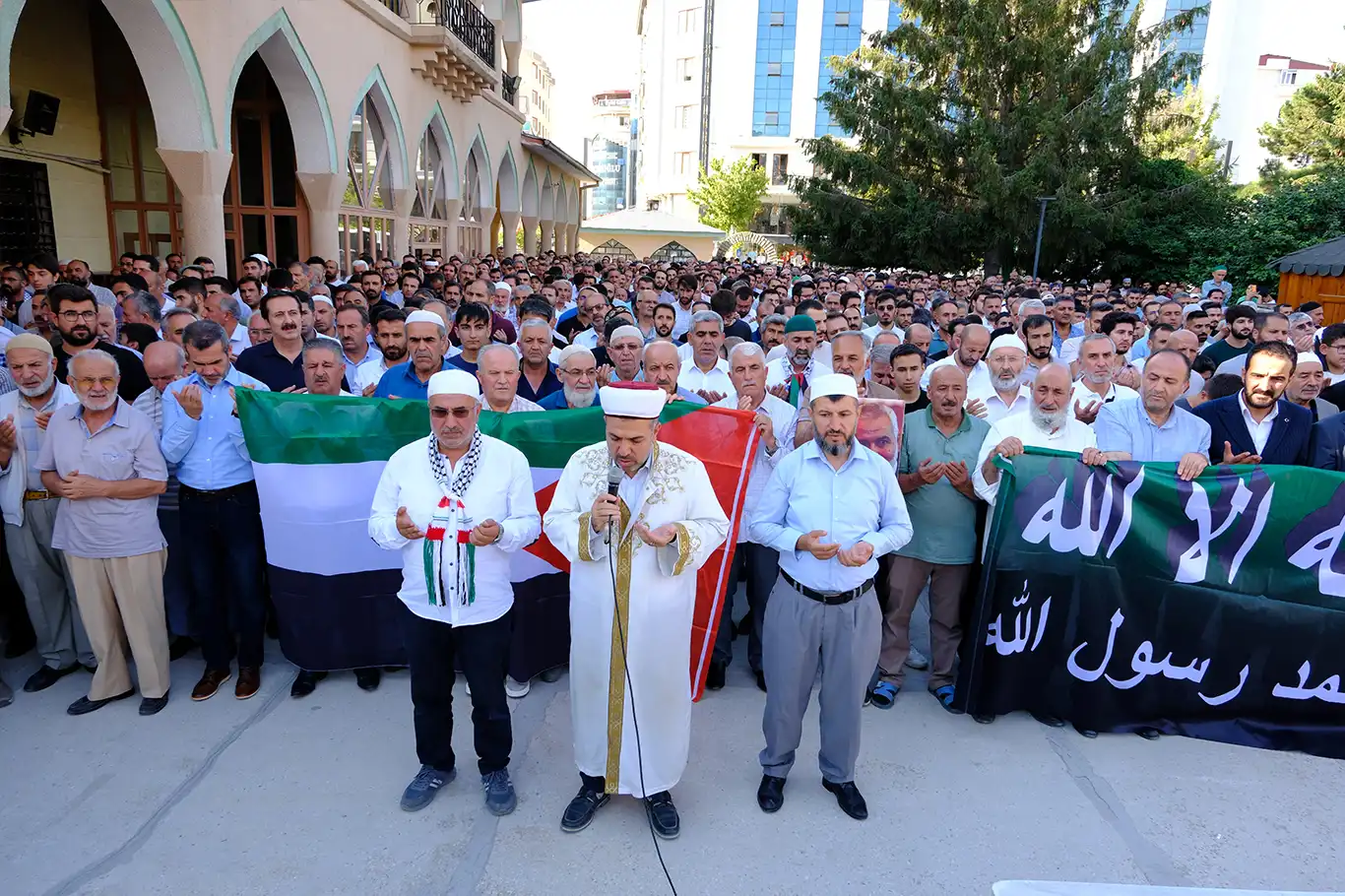 Van’da HAMAS lideri Heniyye için gıyabi cenaze namazı ve basın açıklaması Van’da HAMAS lideri Heniyye için gıyabi cenaze namazı ve basın açıklaması
