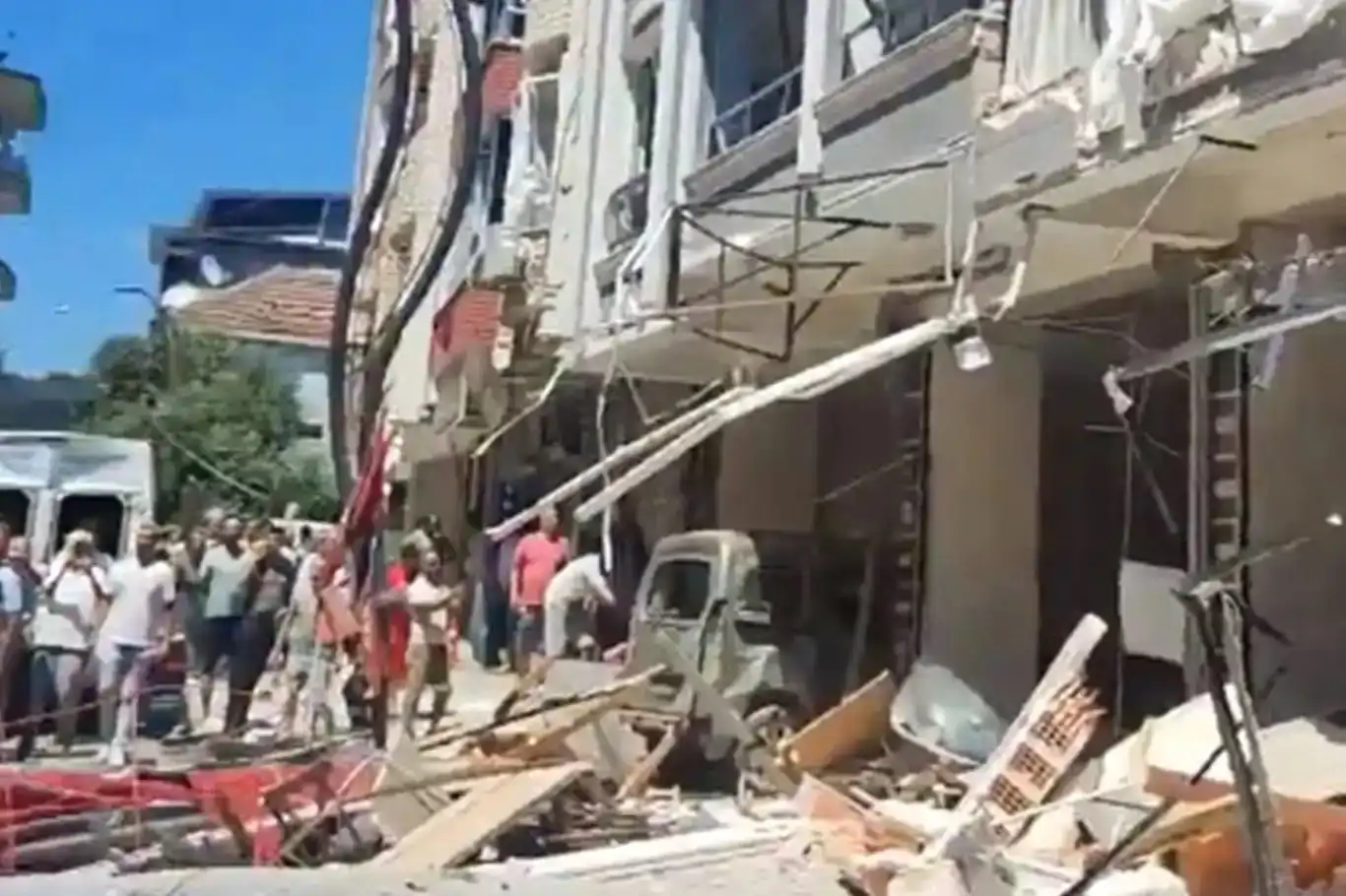 İzmir’de 5 kişinin ölümüne neden olan tüp patlaması iş kazası mı? İzmir’de 5 kişinin ölümüne neden olan tüp patlaması iş kazası mı?