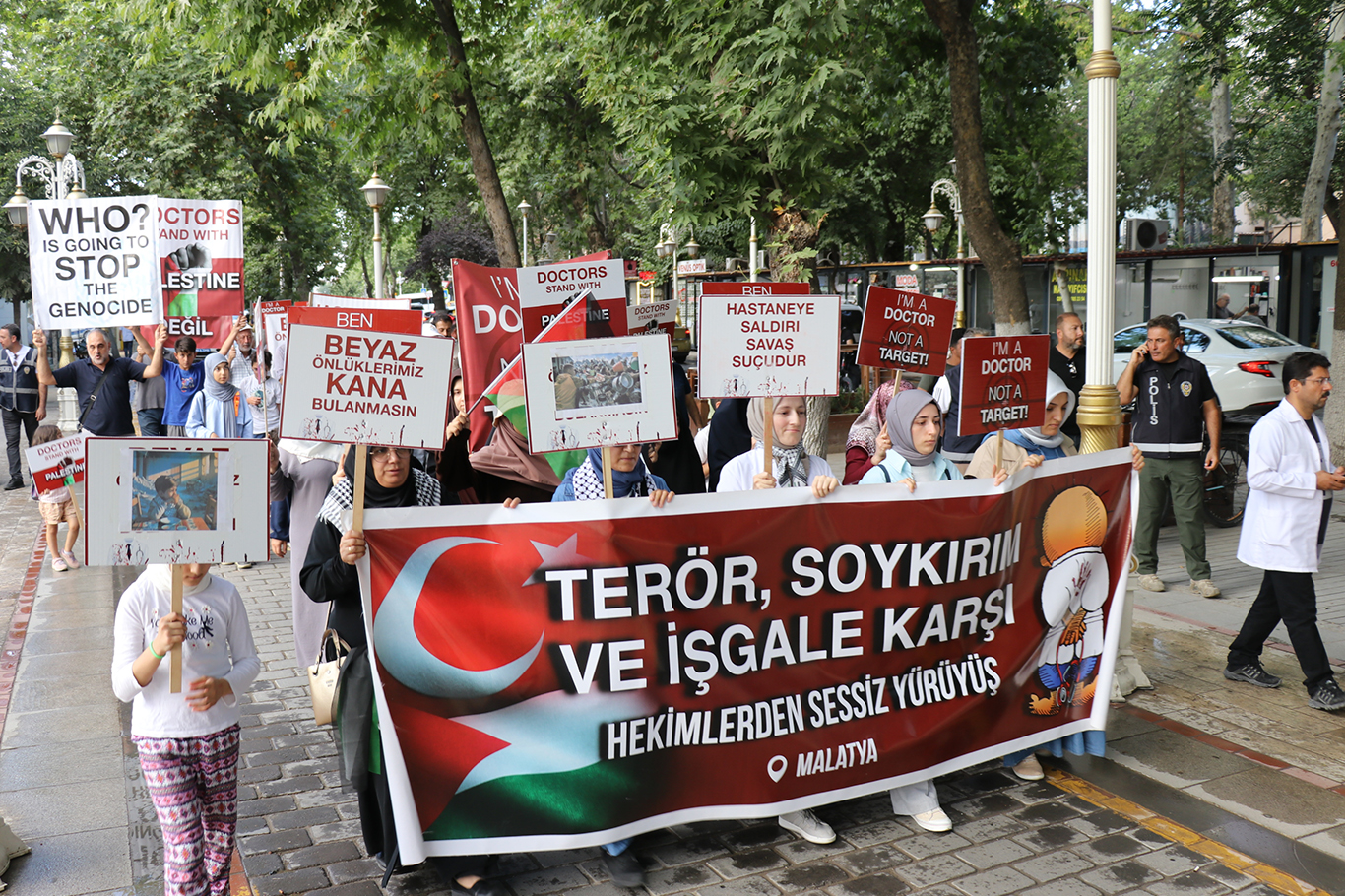 "Gazze'de 2 milyon mazlumun göğü inleten çığlıklarına sessiz kalanlar muhakkak hesap verecek"