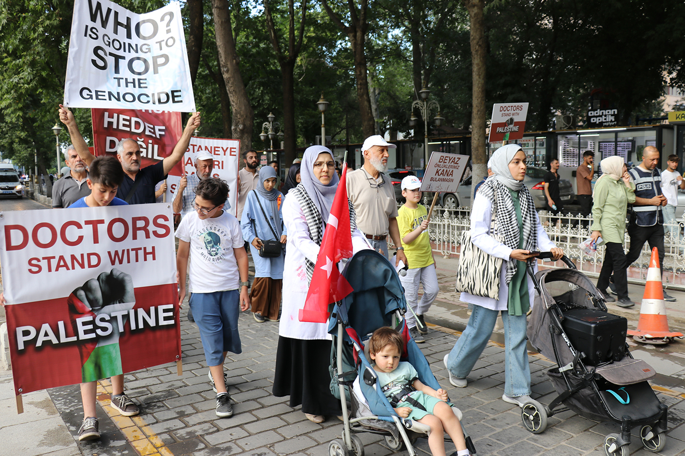 "Gazze'de 2 milyon mazlumun göğü inleten çığlıklarına sessiz kalanlar muhakkak hesap verecek"