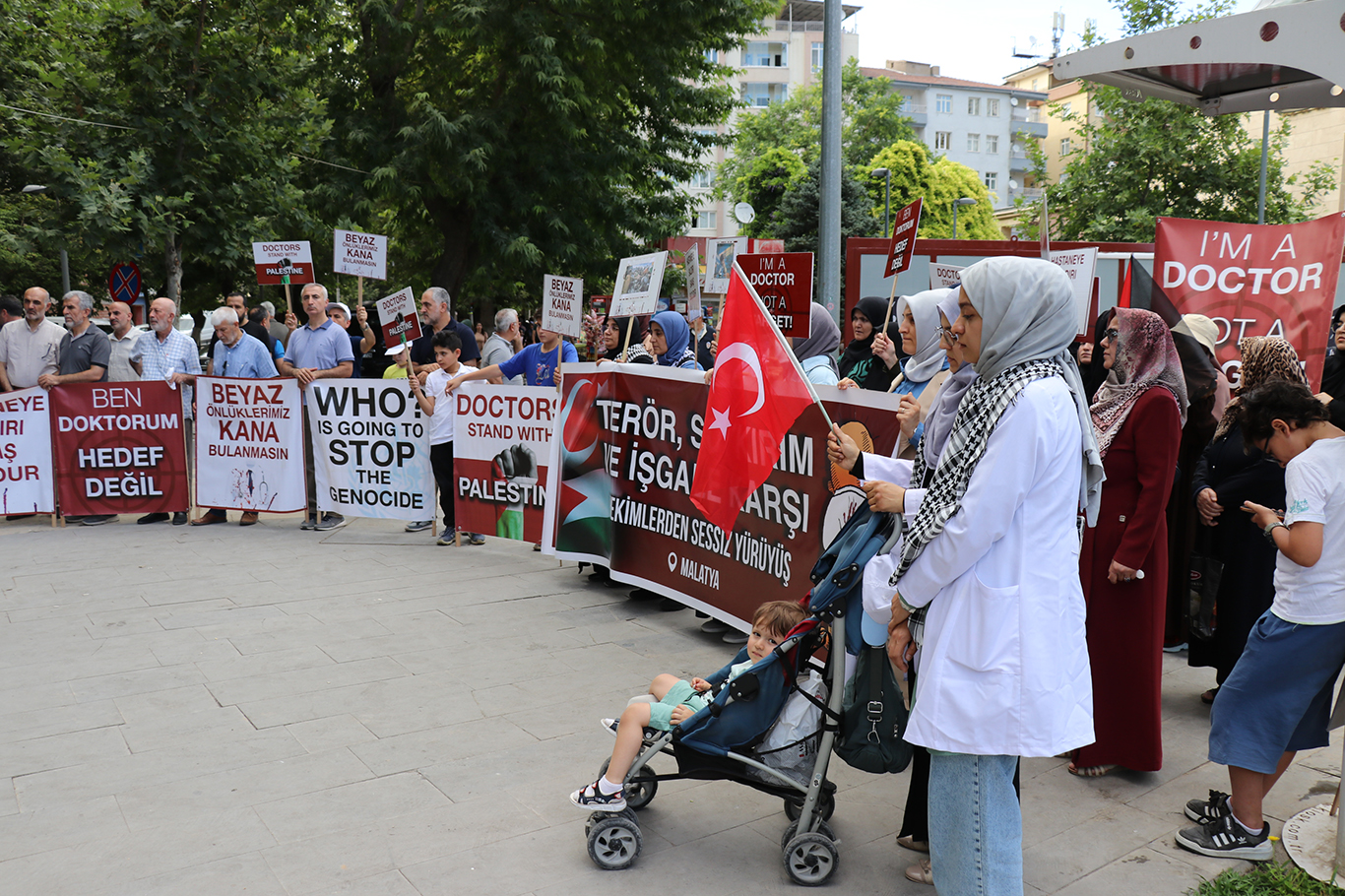 "Gazze'de 2 milyon mazlumun göğü inleten çığlıklarına sessiz kalanlar muhakkak hesap verecek"