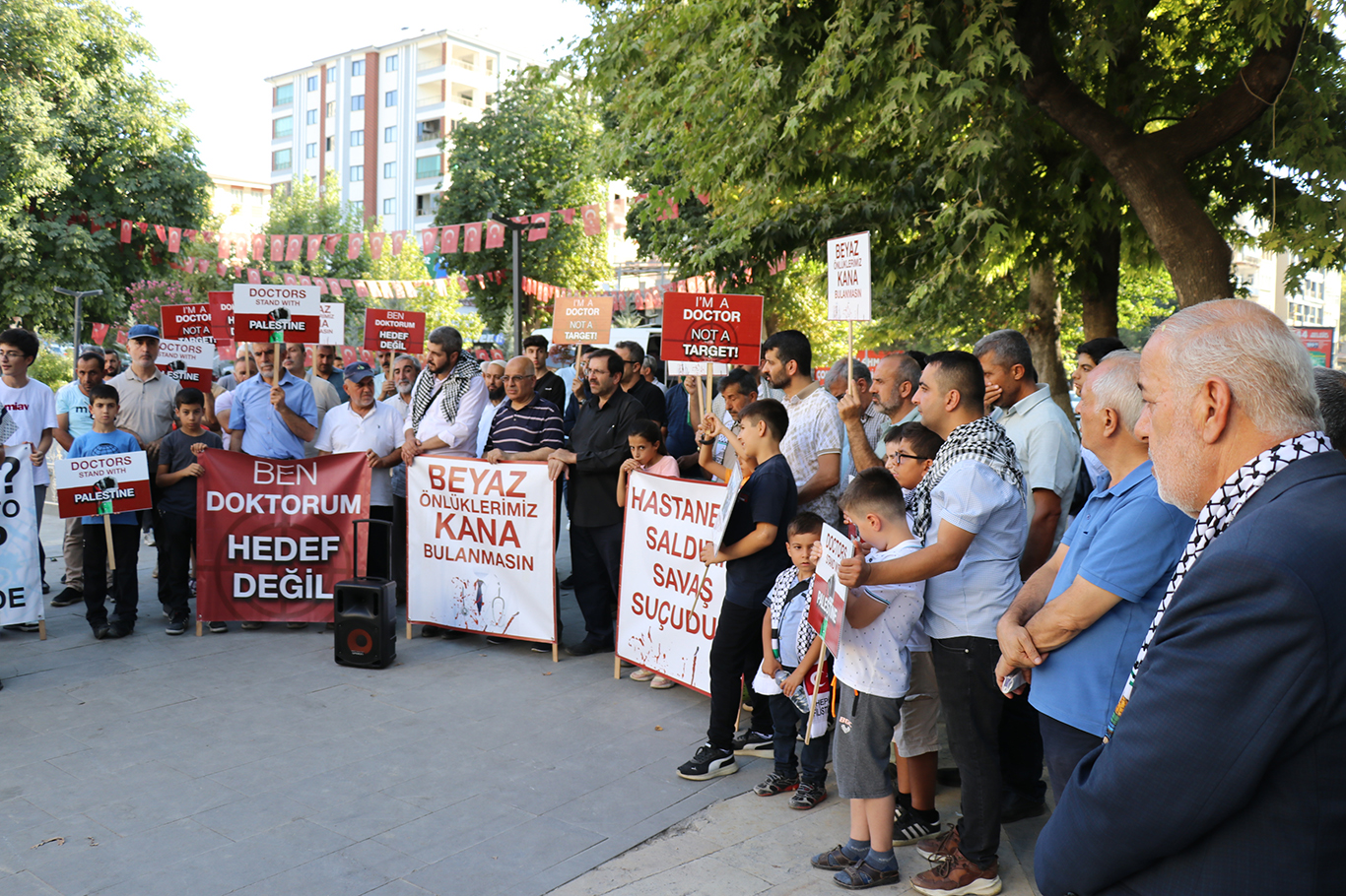 Hekimler ve sağlık çalışanları: Zulme engel olmak bu dünyada evlatlarımıza bırakabileceğimiz en büyük mirastır
