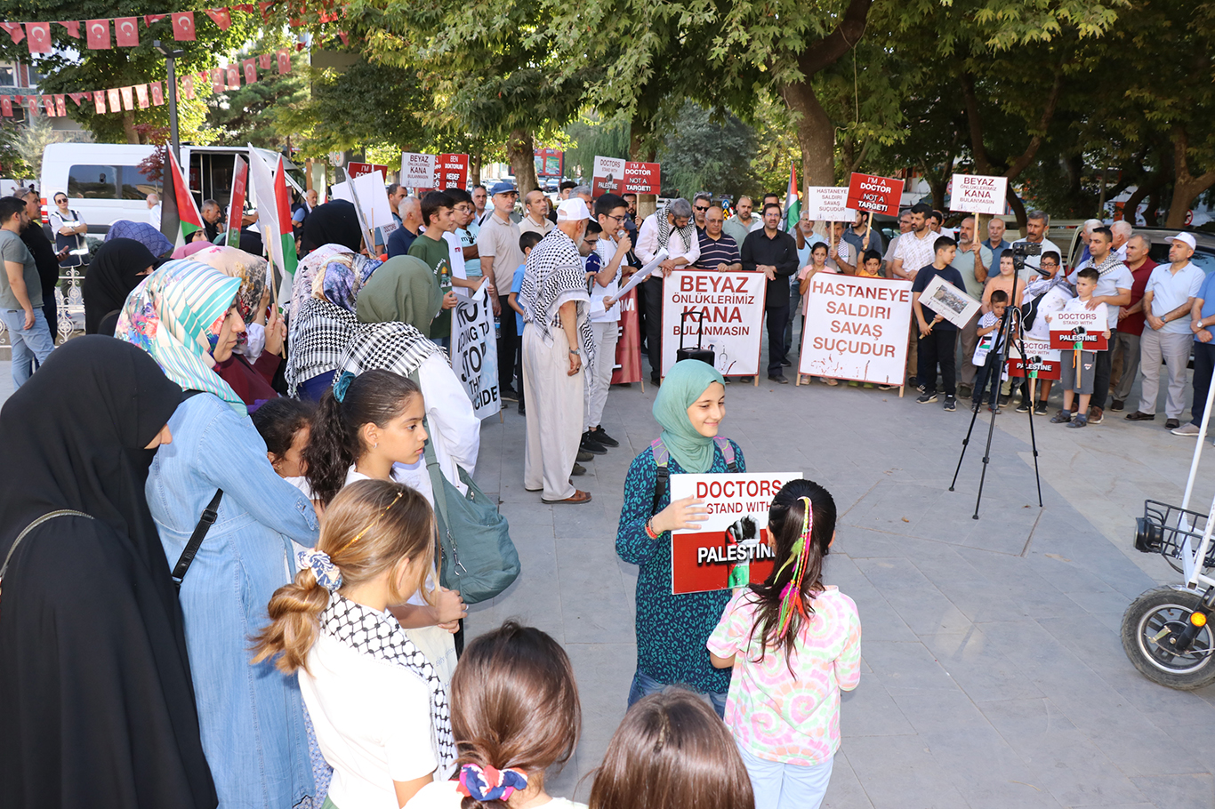 Hekimler ve sağlık çalışanları: Zulme engel olmak bu dünyada evlatlarımıza bırakabileceğimiz en büyük mirastır