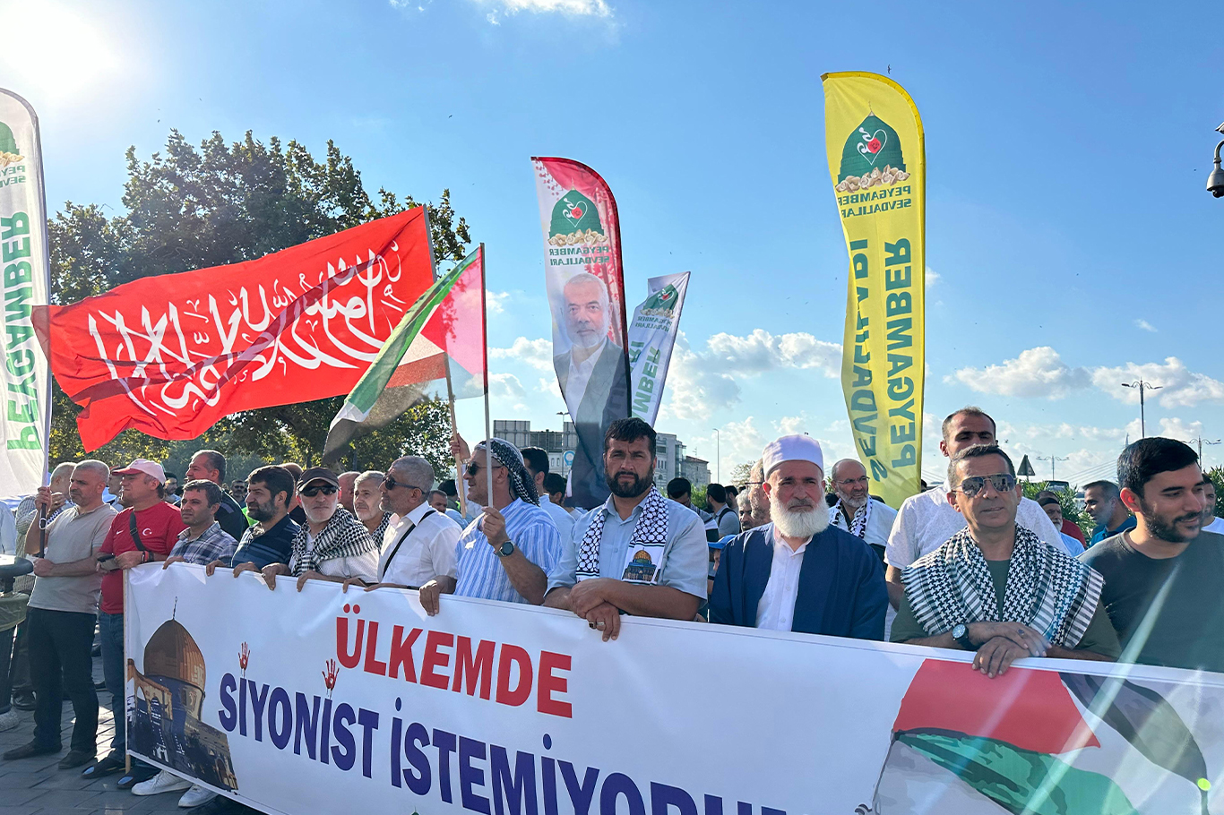 HAMAS ve diğer direniş grupları askeri, ekonomik ve siyasi olarak desteklenmelidir!