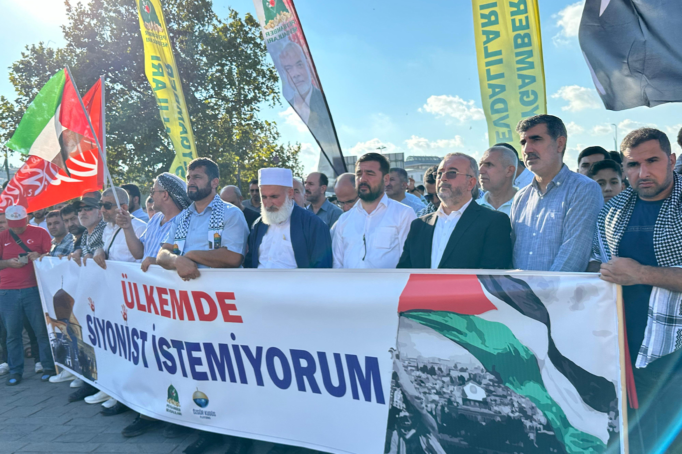 HAMAS ve diğer direniş grupları askeri, ekonomik ve siyasi olarak desteklenmelidir!