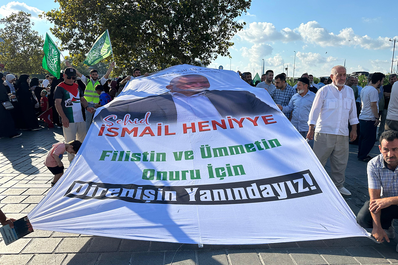 HAMAS ve diğer direniş grupları askeri, ekonomik ve siyasi olarak desteklenmelidir!