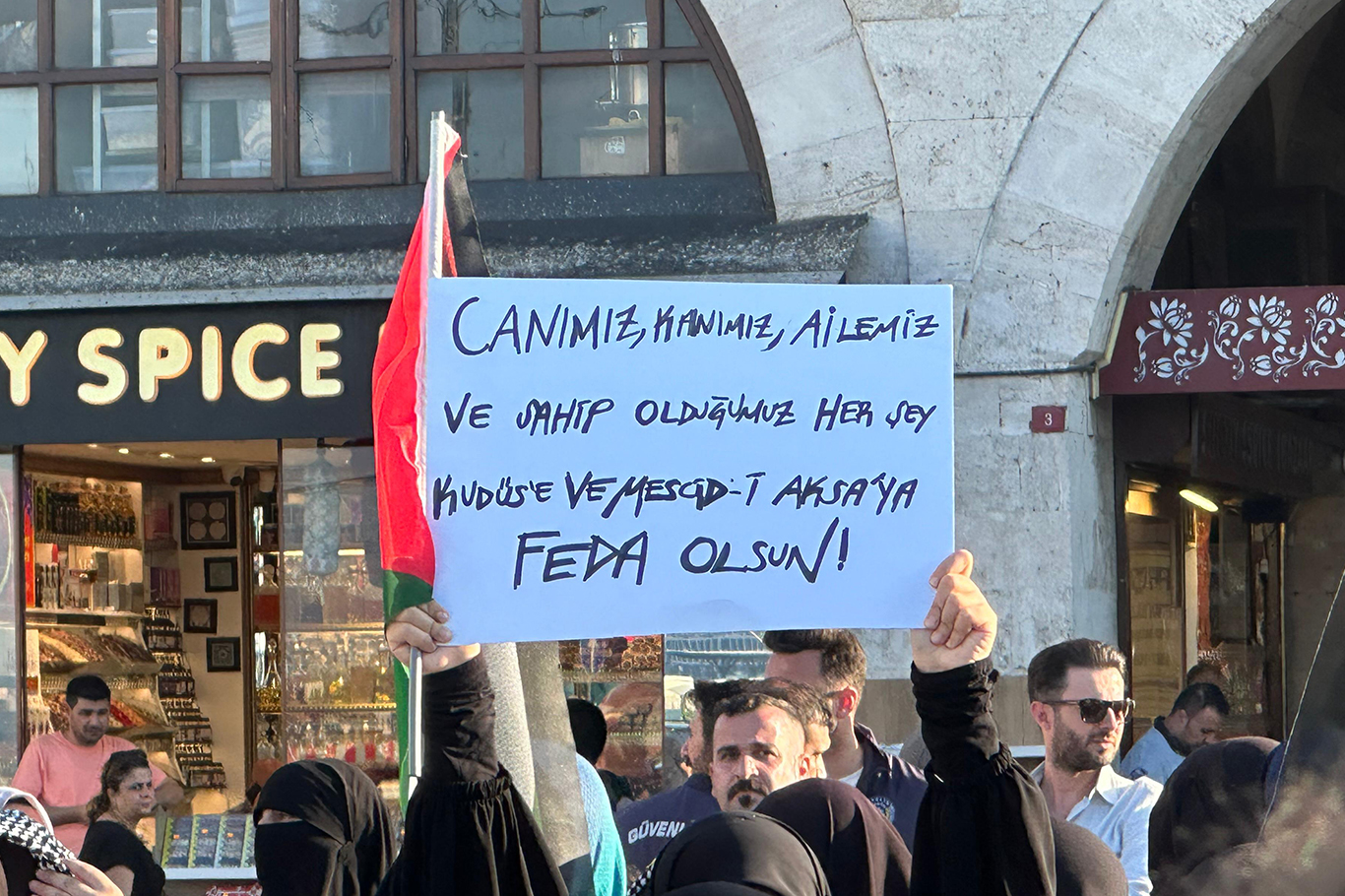 HAMAS ve diğer direniş grupları askeri, ekonomik ve siyasi olarak desteklenmelidir!