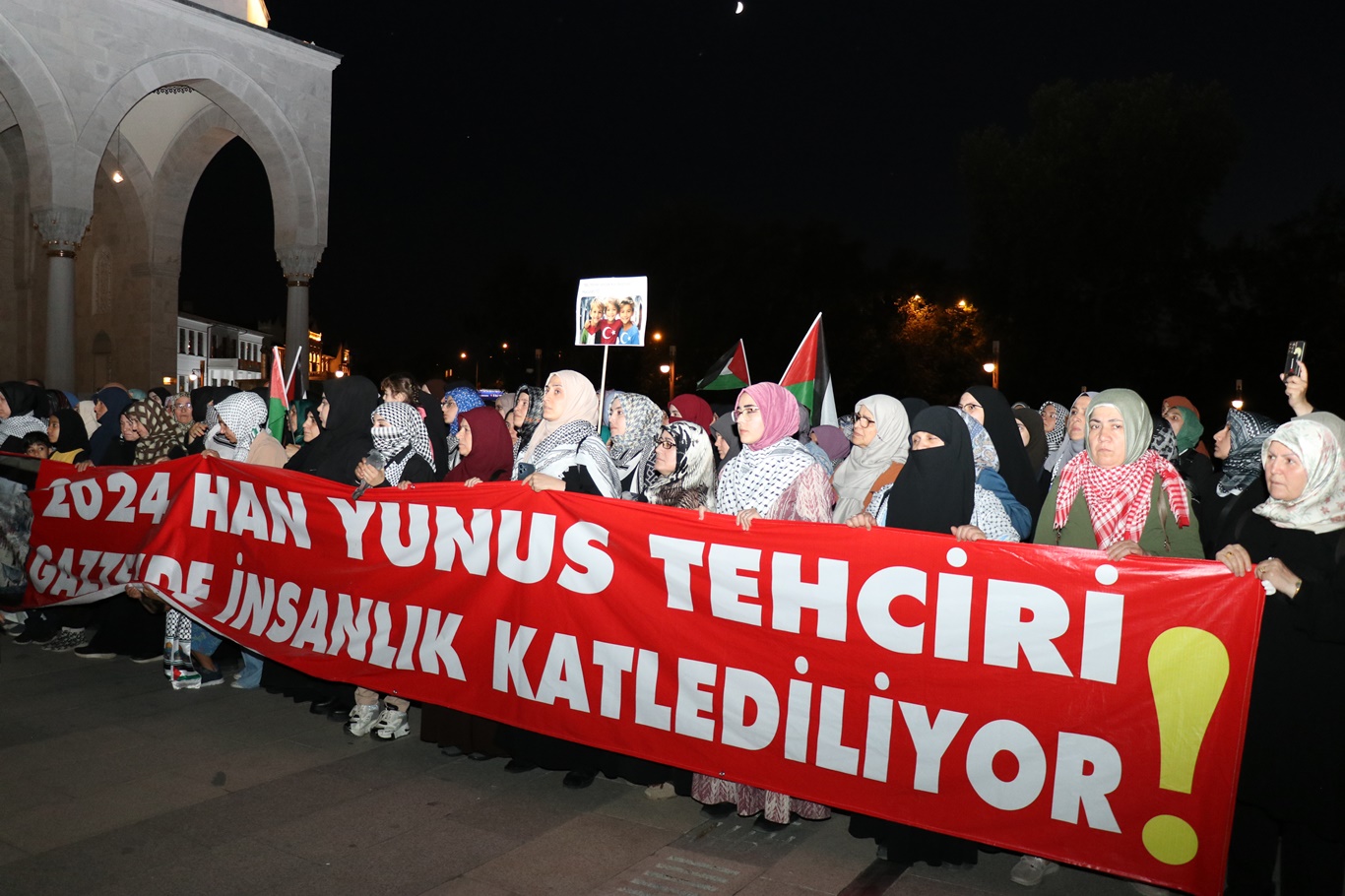 Sabah namazında şehid edilen Filistinler için Ankaralılar bir araya geldi 