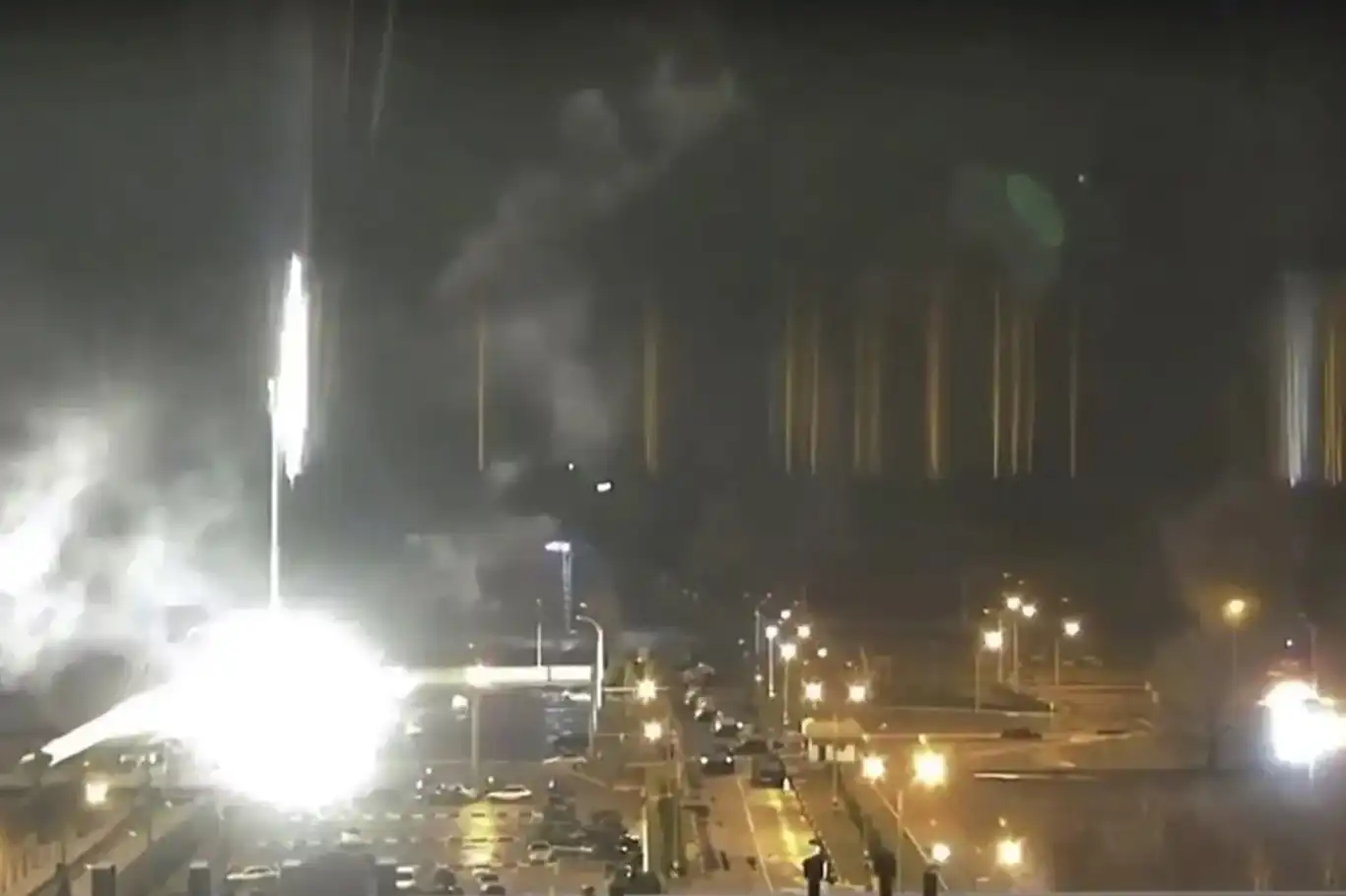 Zaporijya Nükleer Santrali'nde yangın Zaporijya Nükleer Santrali'nde yangın