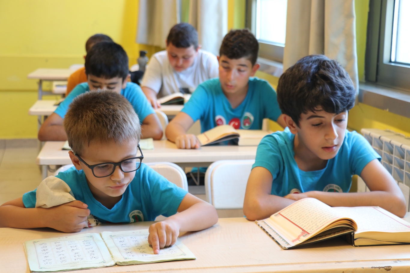 "Kur'an öğrenen çocukların babaları namaza, anneleri örtünmeye başlıyor"